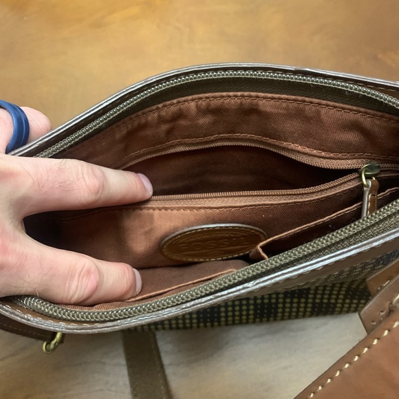 Fossil Leather Medium Crossbody Bag - Picture 6 of 7